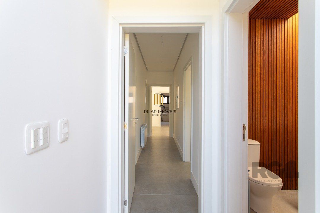A Casa Le Mans, uma residência térrea de esquina com 389,48m2 de área coberta