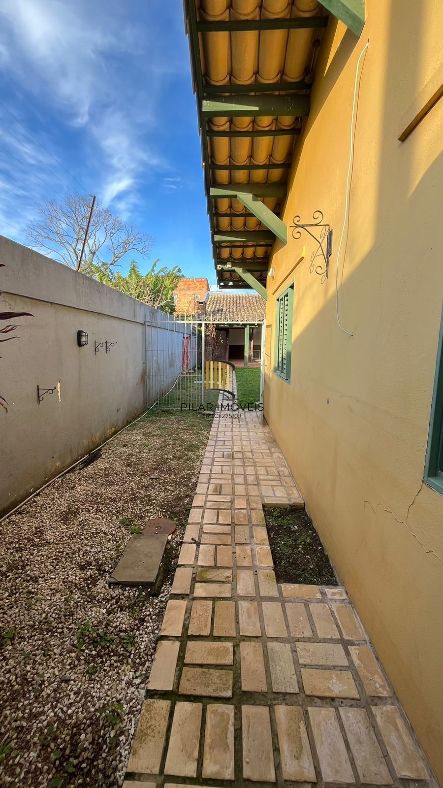 Casa para Venda - 244m², 3 dormitórios, sendo 1 suites, 2 vagas - Guarujá