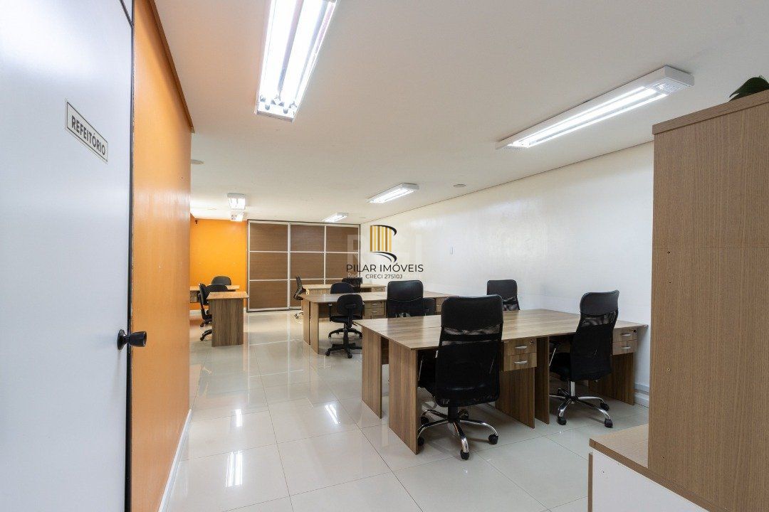 Sala em andar inteiro com 141,77 m2 privativos