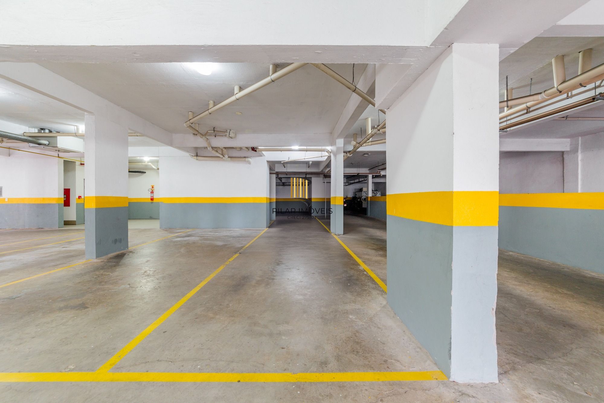 Apartamento semimobiliado, com 94m privativos, 2 suites e 3 vagas de garagem