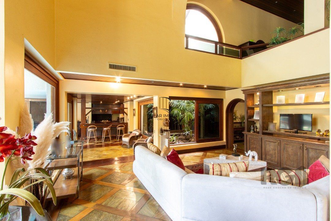 Casa para Venda - 645m², 4 dormitórios, sendo 4 suites, 11 vagas - Tristeza