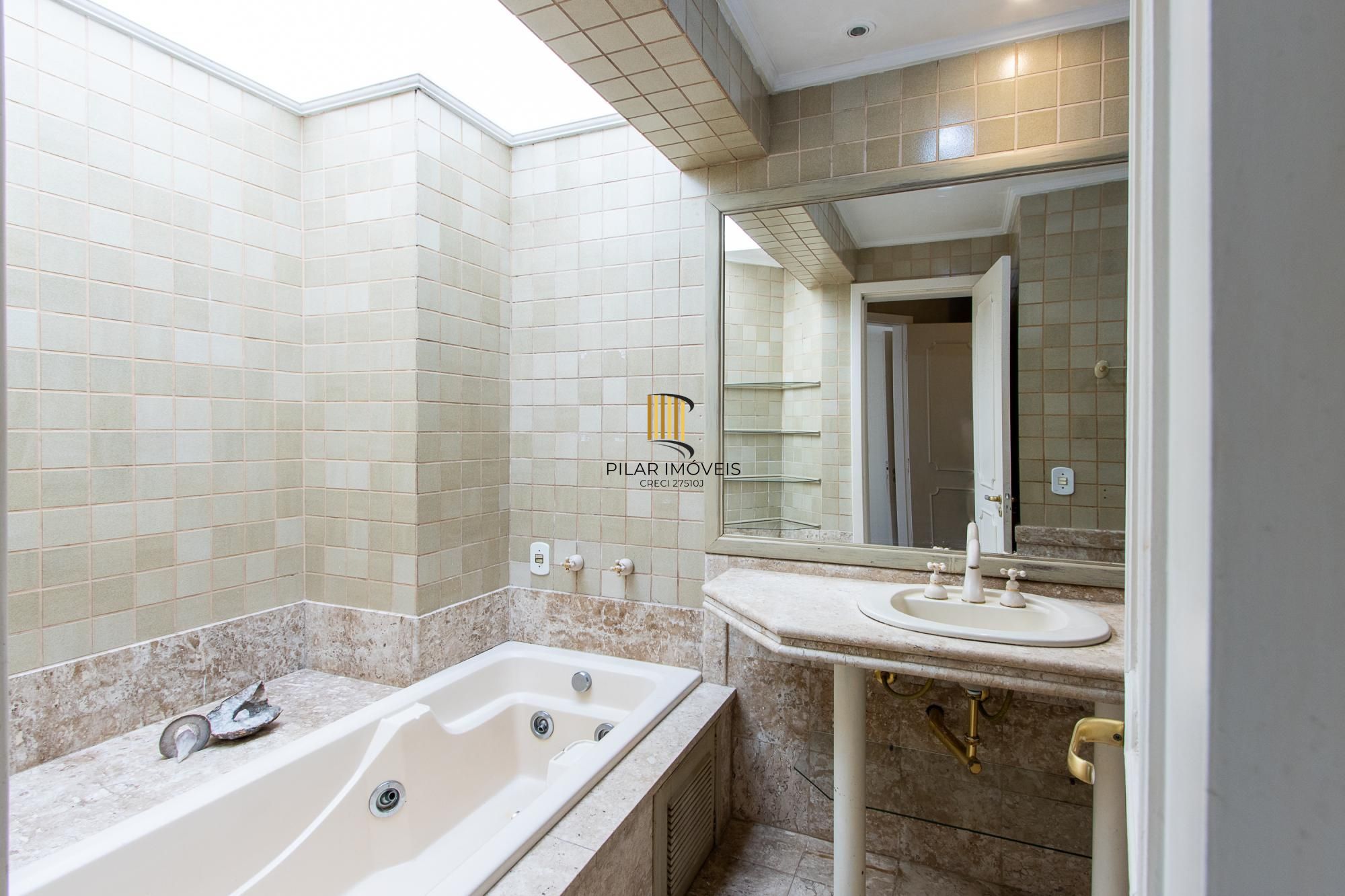 Casa condomínio, no bairro Tristeza, 175,17m² área privativa,03 dormitórios 01 suíte e 02 vagas!