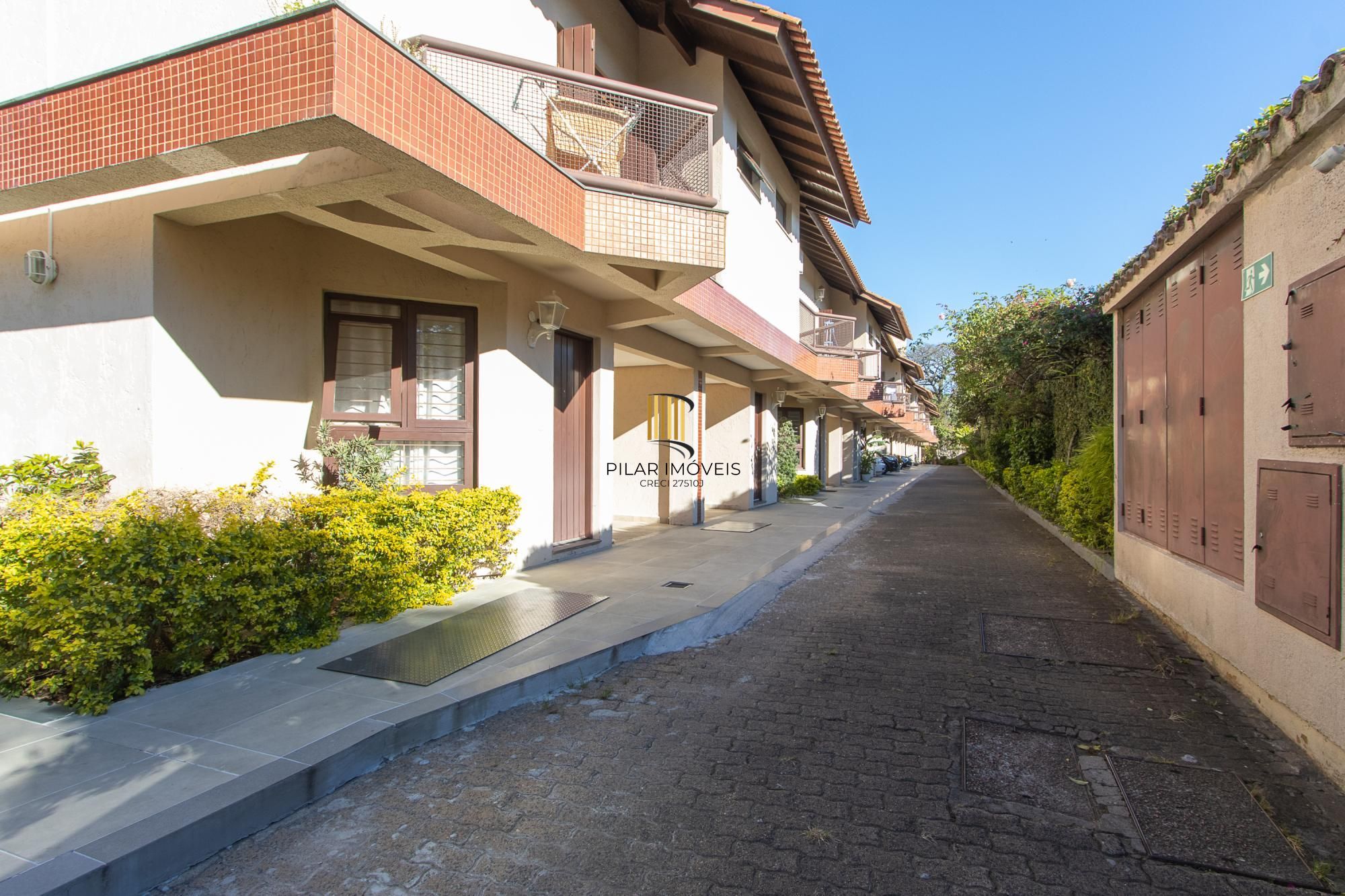 Casa em condomínio, com 3 dormitórios,