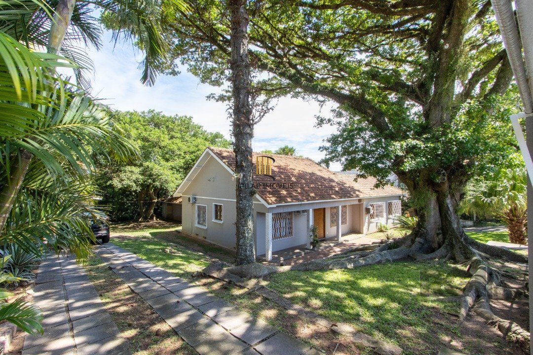 Casa 4 dormitórios no bairro Espírito Santo