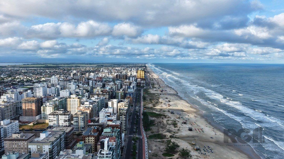 APARTAMENTO JUNTO A? BEIRA MAR  PE? NA AREIA!