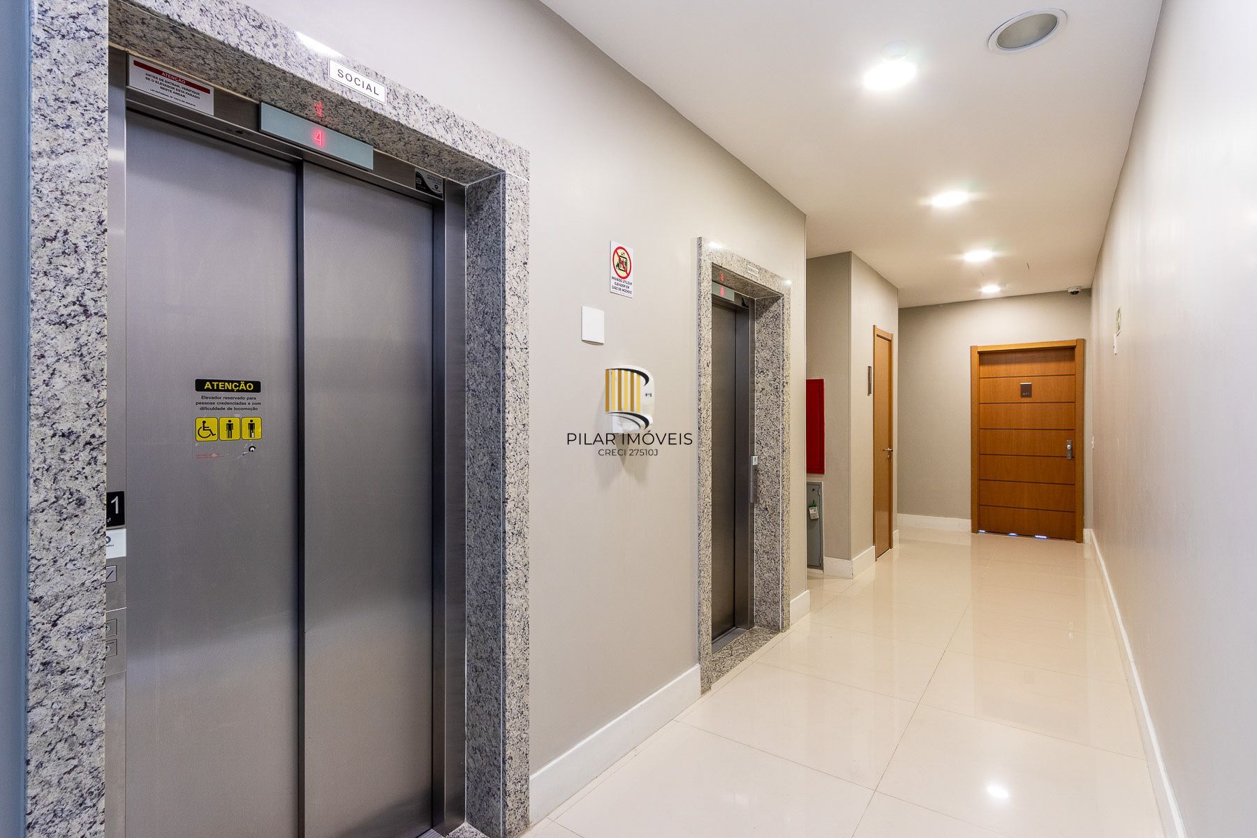 Apartamento totalmente reformado e impecável para locação - 3 quartos sendo uma suíte - Bairro Cavalhada