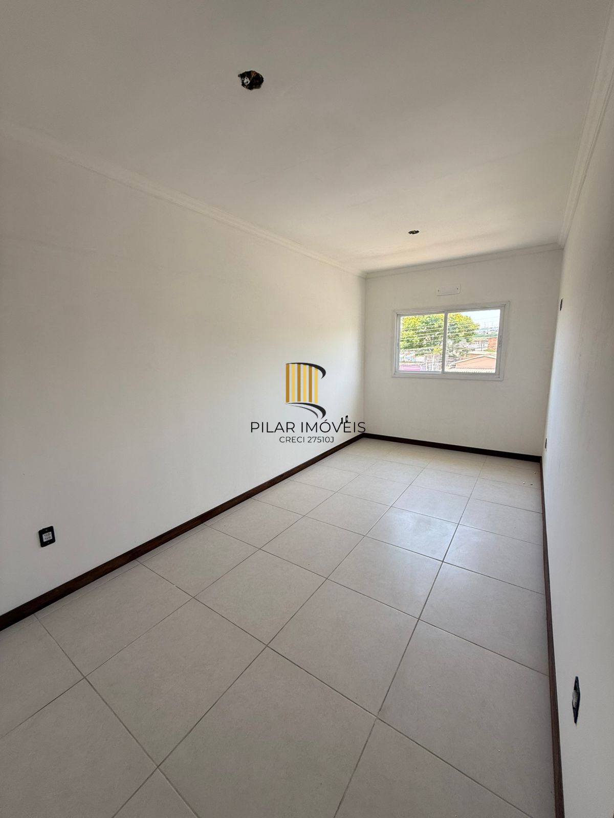 Casa nova em condominio a venda em Porto Alegre