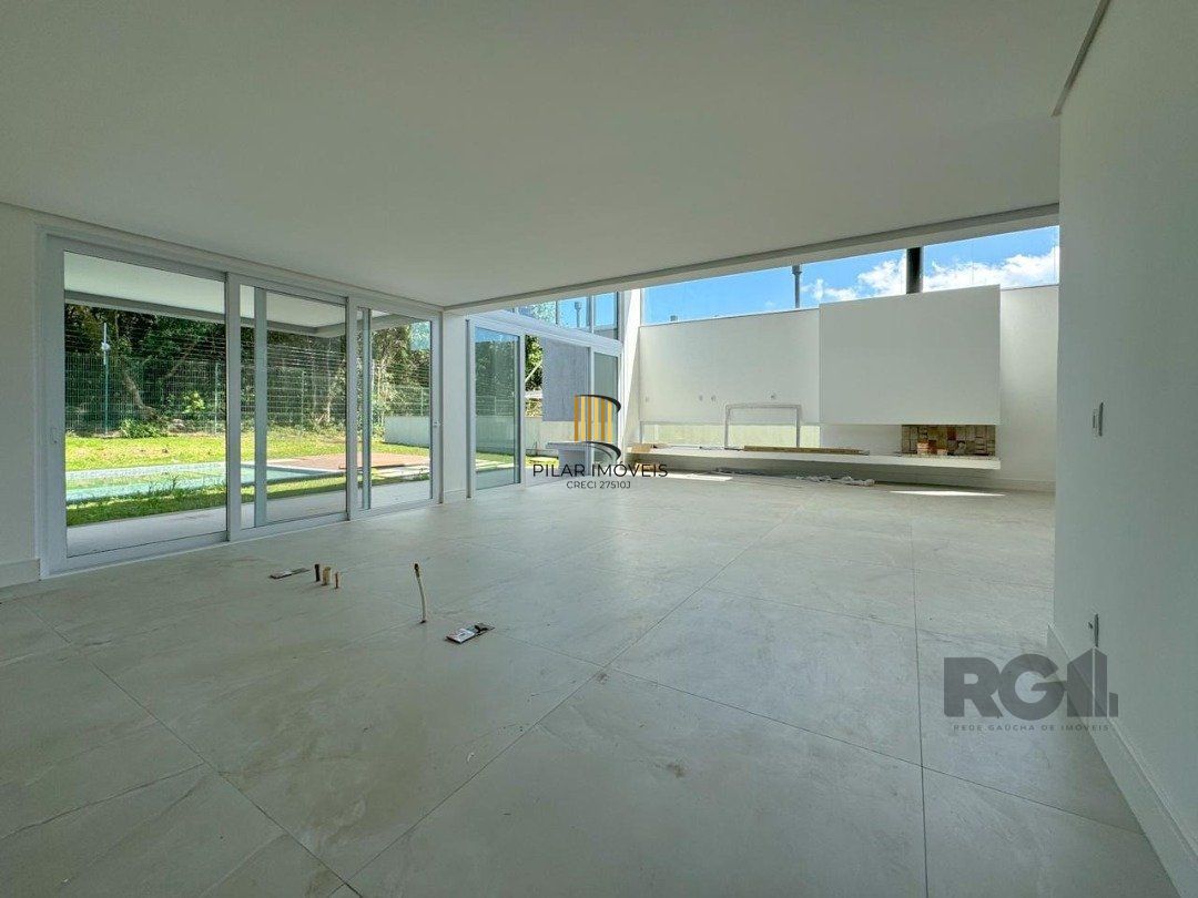 Casa Condominio para Venda - 300m², 4 dormitórios, sendo 4 suites, 2 vagas - Alphaville