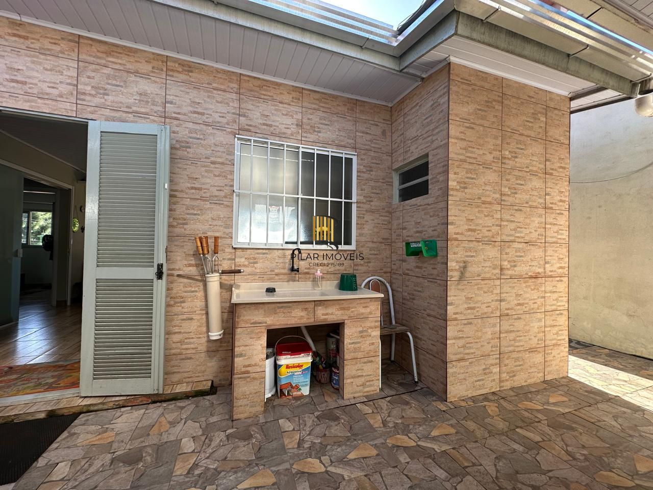 CASA REFORMADA , 4 DORMITORIOS , CHURRASQUEIRA , DESOCUPADA