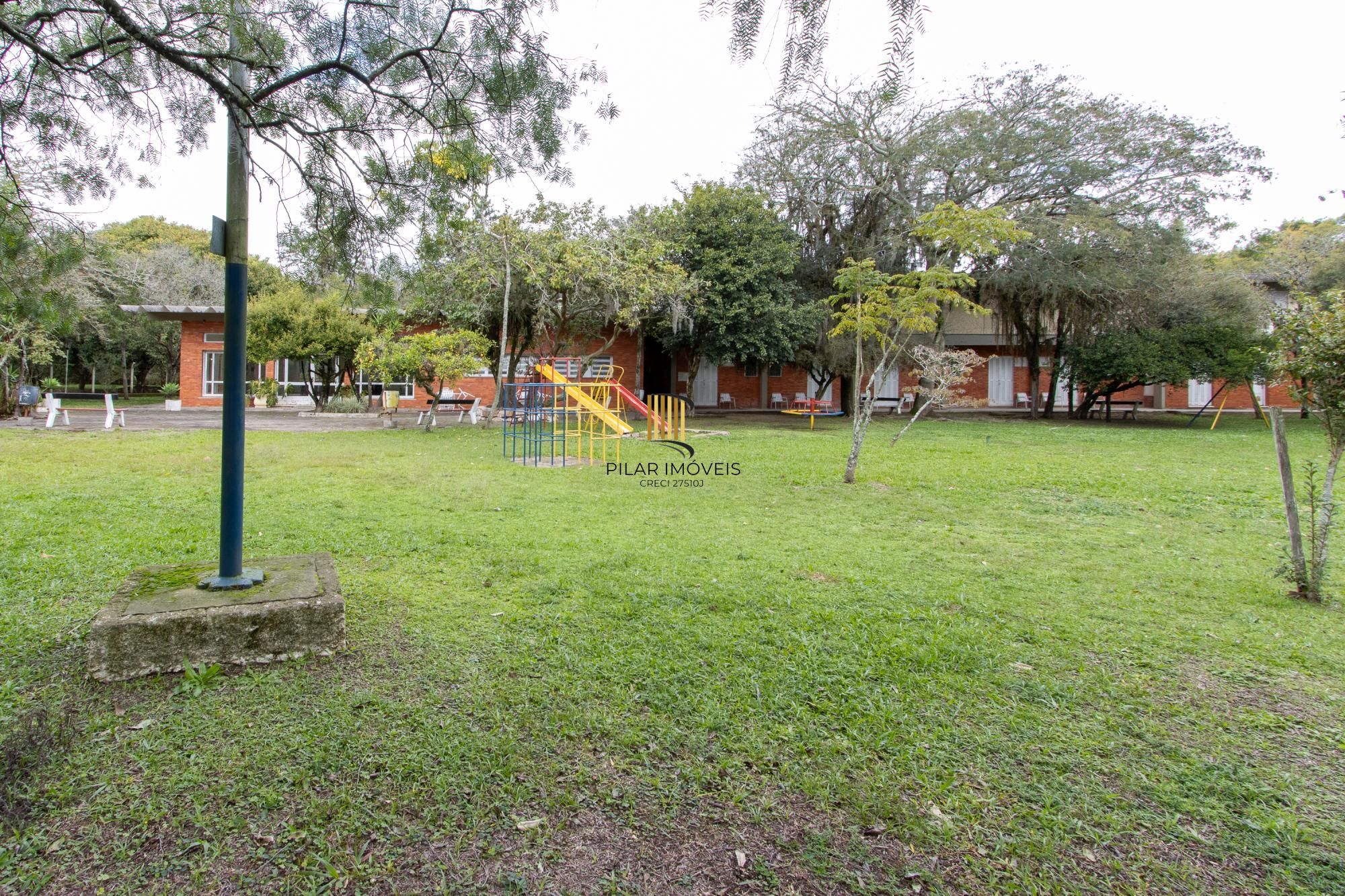 Terreno com edificações para múltiplos negócios lucrativos.