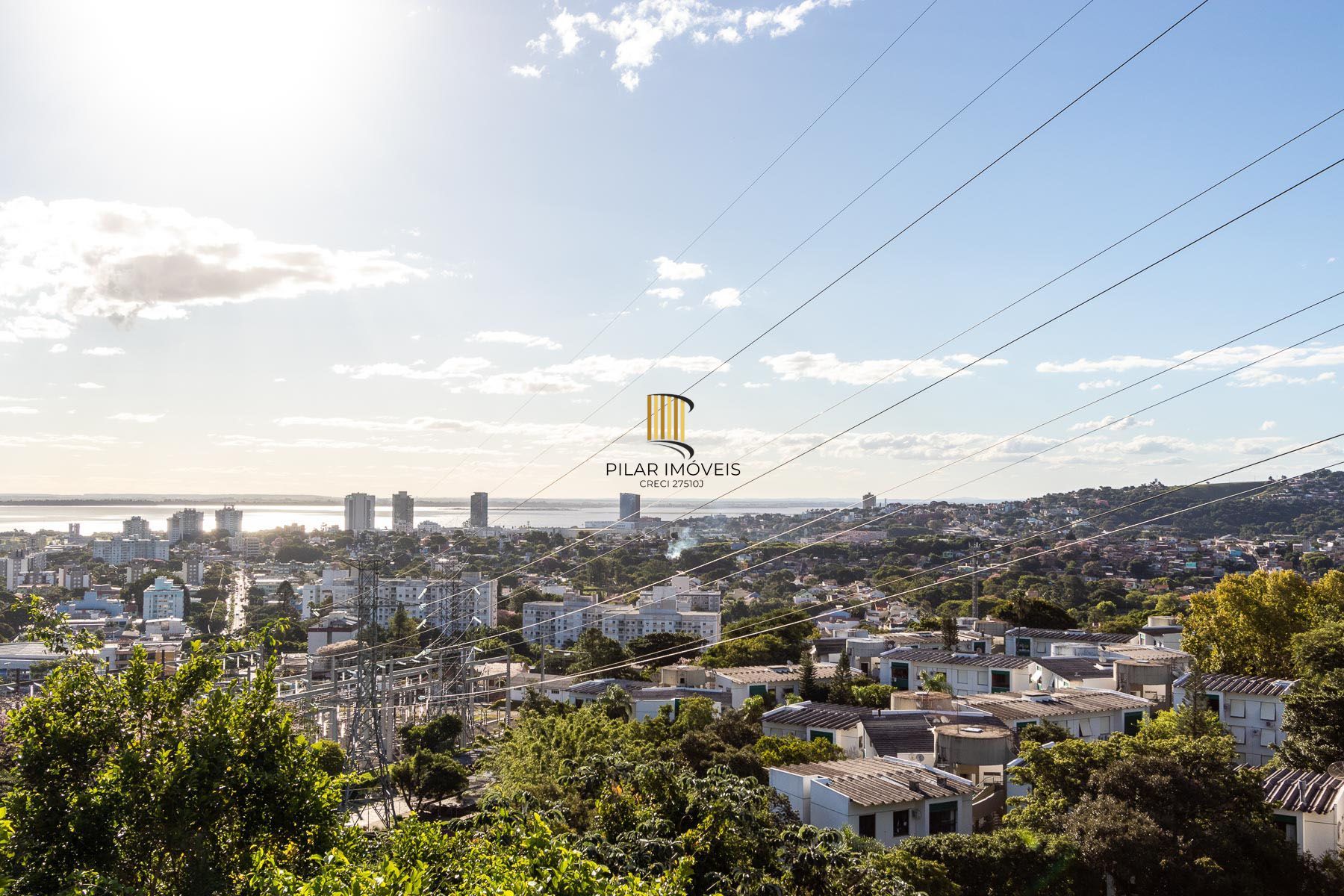 Casa para Venda - 470m², 3 dormitórios, sendo 1 suites, 6 vagas - Nonoai