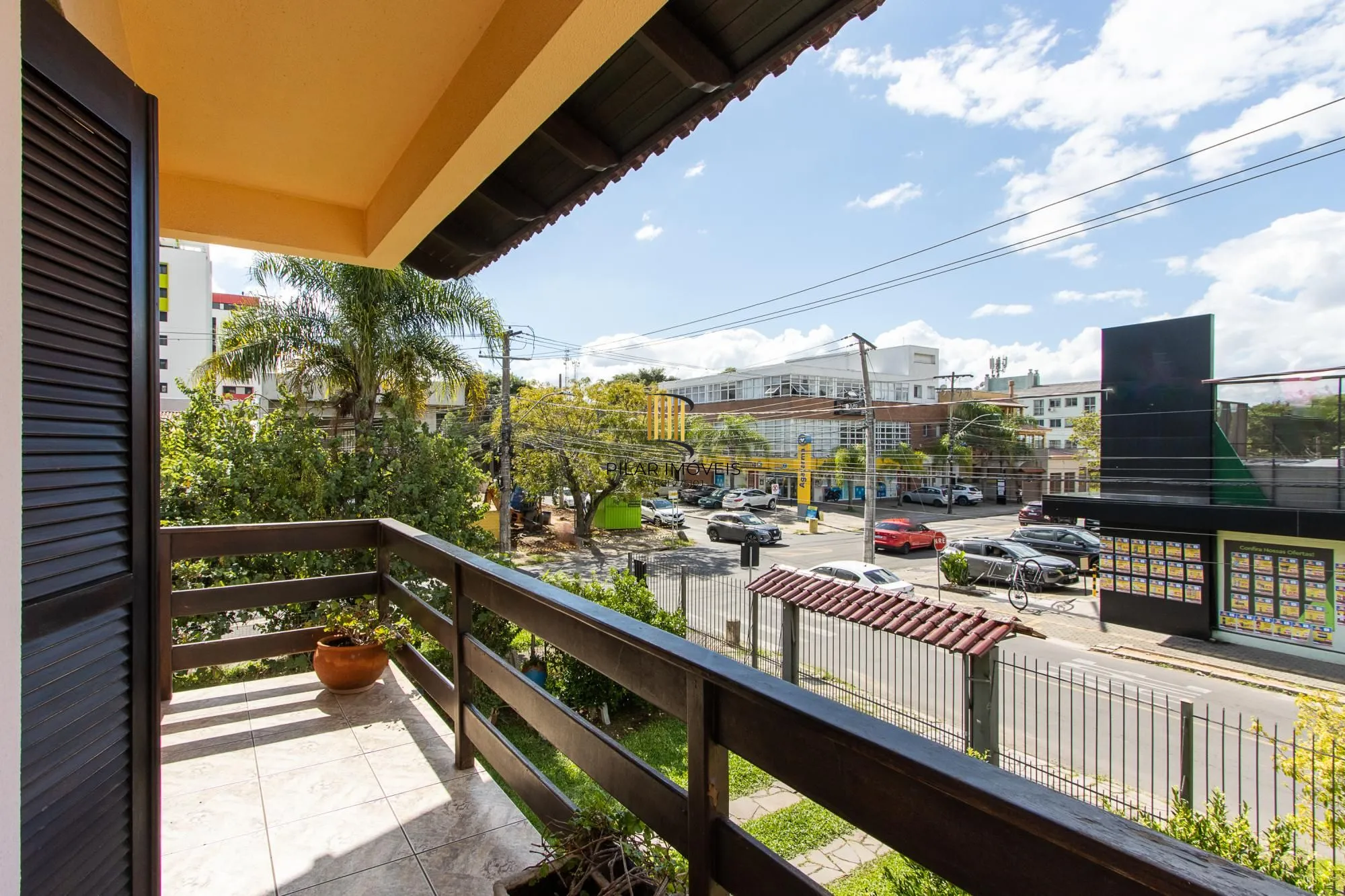 Casa Residencial ou Comercial, com 3 quartos (1 suite), 229m² privativos - Bairro Tristeza