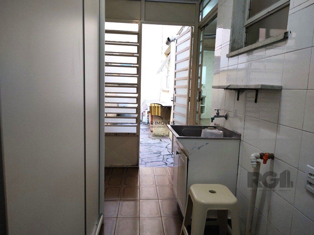 Apartamento Garden, 2 quartos, 1 suite, 2 banheiros, dependência de empregada - Bairro Petrópolis
