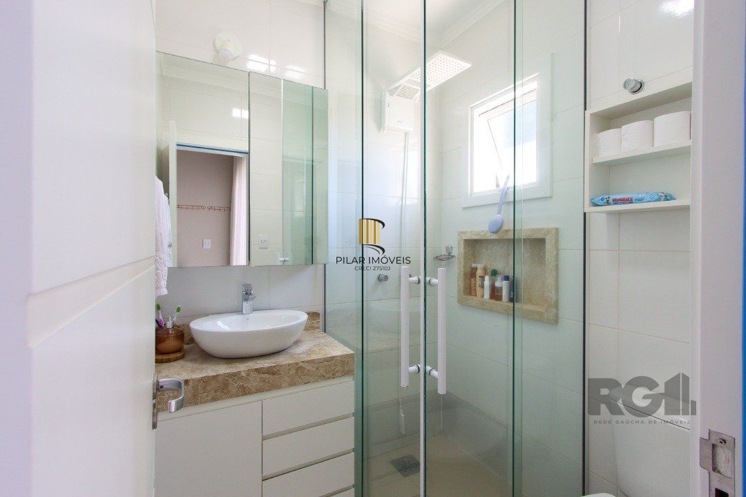 Ótima casa com 3dormitórios 1 suite no bairro Tristeza