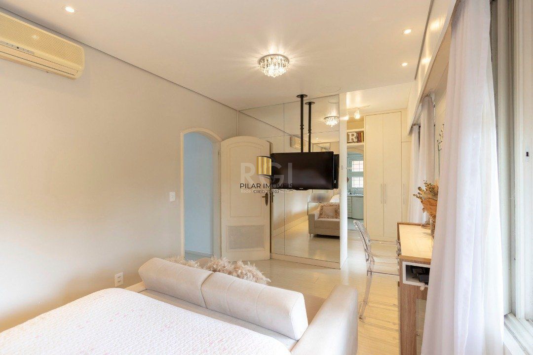 Casa para Venda - 800m², 3 dormitórios, sendo 3 suites, 4 vagas - Vila Assunção