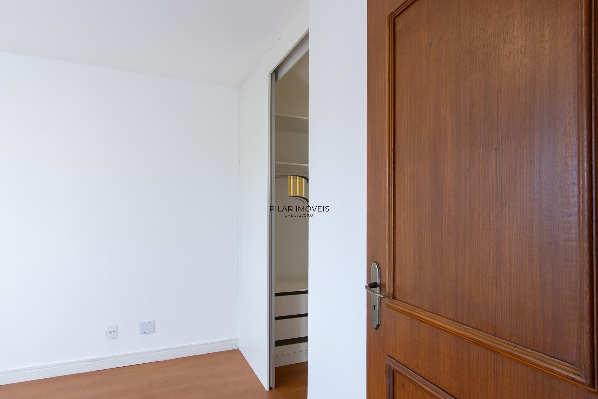 Apartamento com 114.02m², 3 dorm, Petrópolis com lareira e churrasqueira