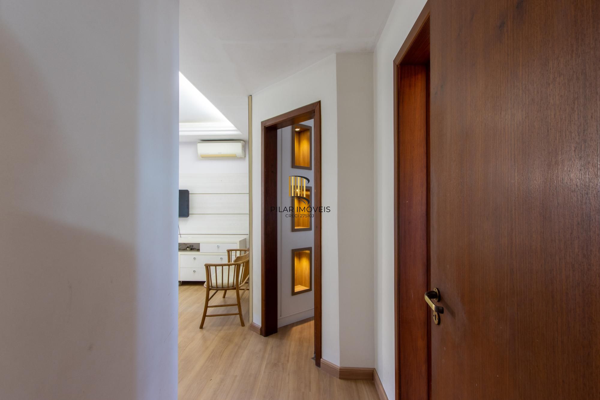 Excelente Casa em Condominio Fechado com 440,60m Dormitórios, sendo 2 Suítess
