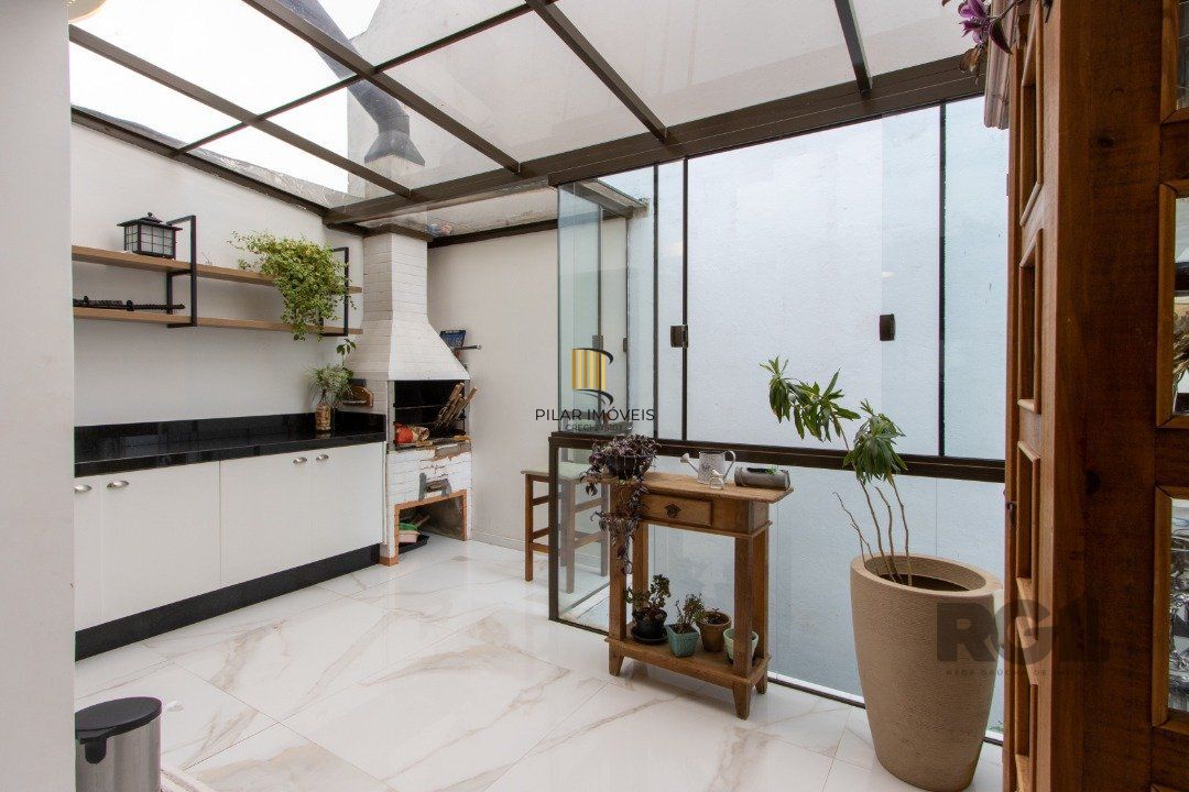 Sobrado com 148,45m², com 2 quartos, suíte, área gormet, vista para o Guaíba, na Vila Conceição.