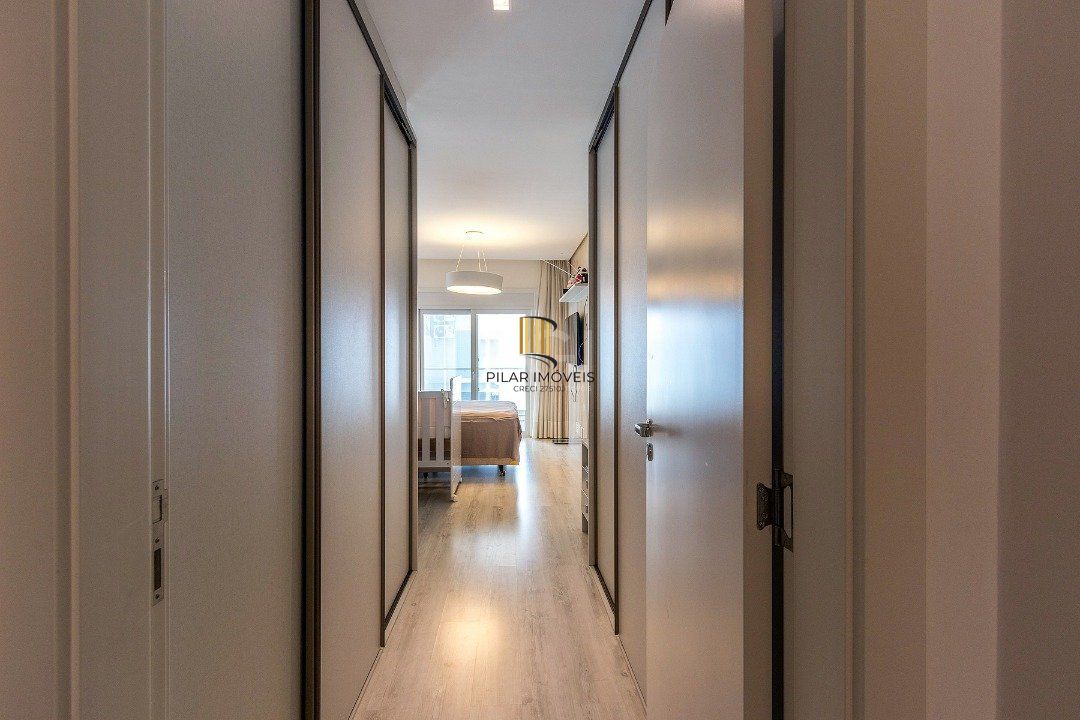 Cobertura para Venda - 319.17m², 3 dormitórios, sendo 3 suites, 4 vagas - Cristal