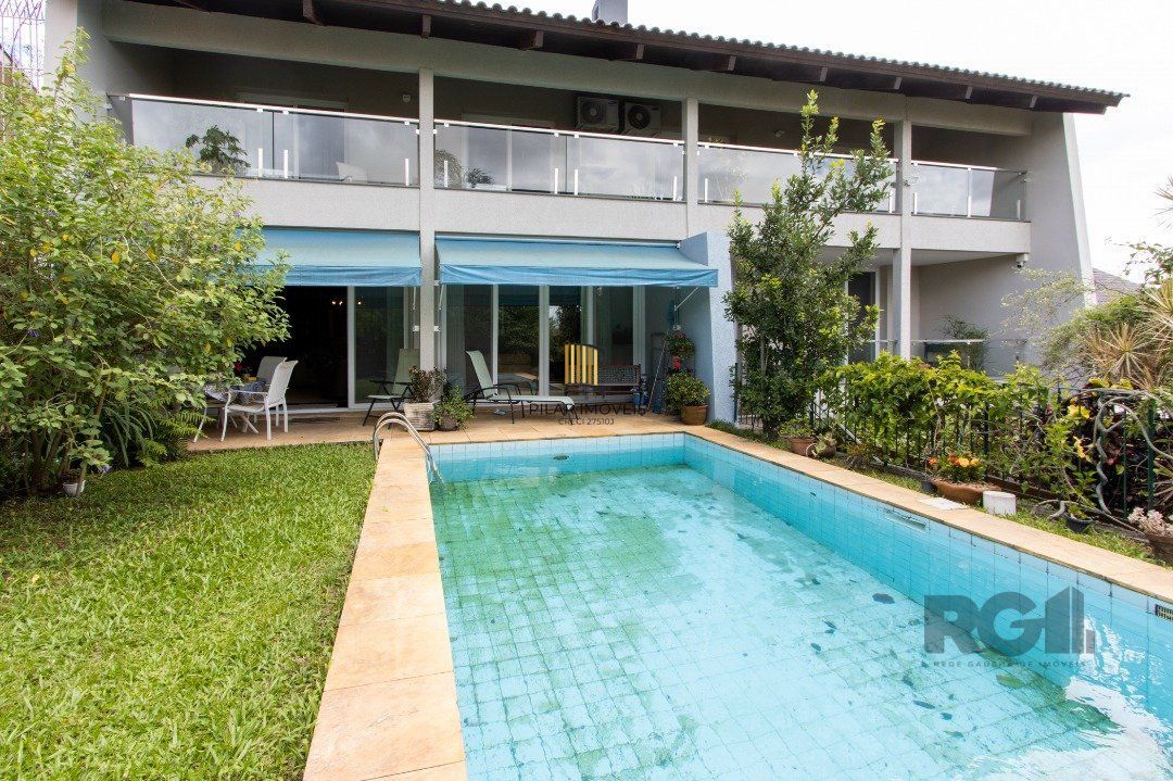 Sobrado com vista para Rio, 3 quartos, 2 suites, pátio, piscina, vaga para 4 carros - Bairro Vila Assunção