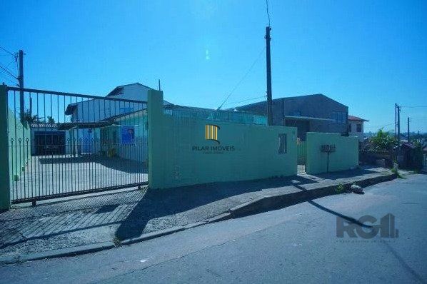 Casa espaçosa à venda no bairro Costa e Silva 4 dormitórios sendo 1 suíte.