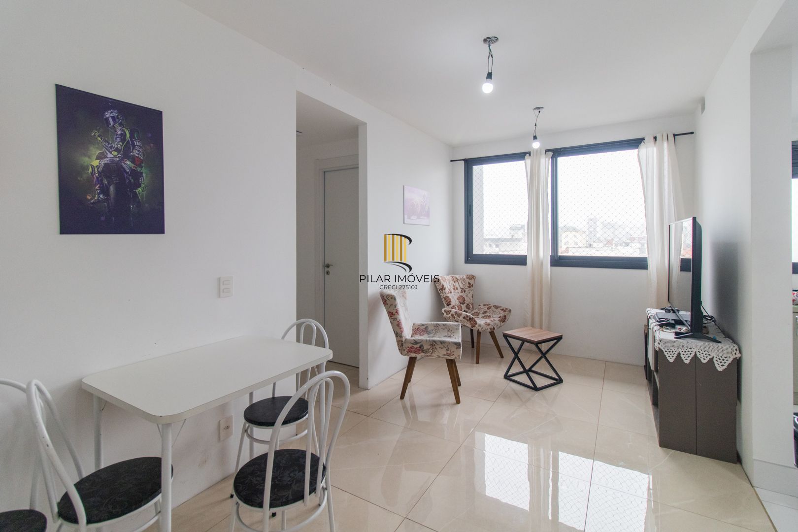APARTAMENTO SEMIMOBILIADO 2 DORMITÓRIOS SENDO 1 SUÍTE E 1 VAGA ESCRITURADA