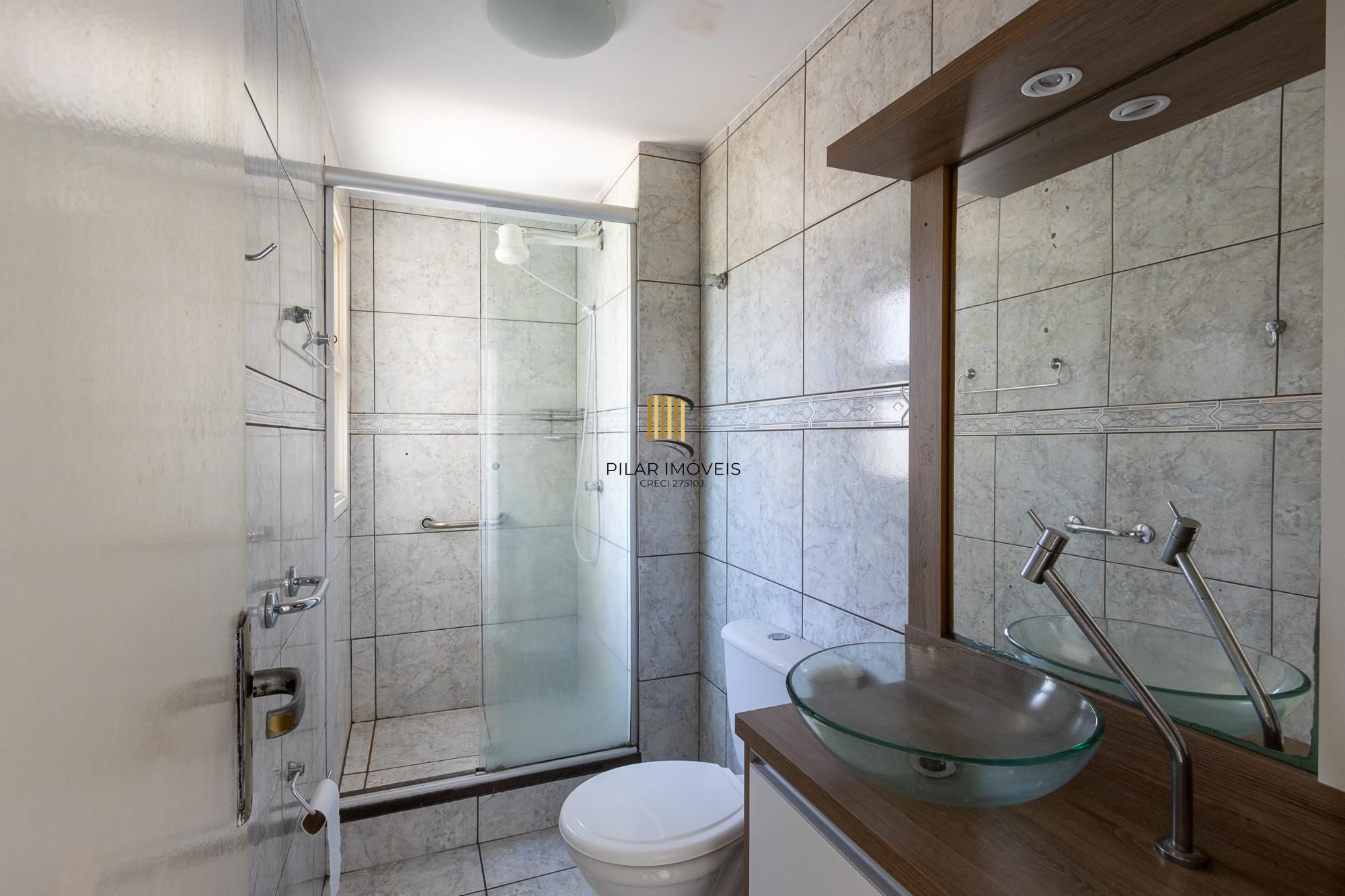 Apartamento, desocupado, 2 dormitórios e vaga escriturada, elevador -Cavalhada