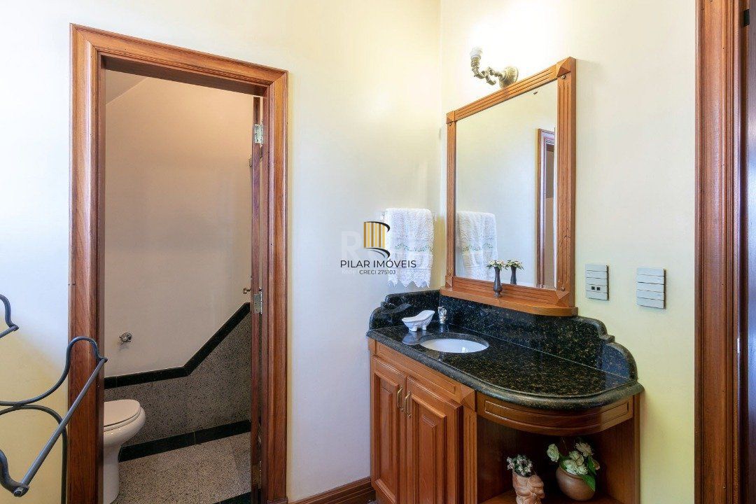 Casa Condominio para Venda - 559m², 4 dormitórios, sendo 3 suites, 3 vagas - Cavalhada