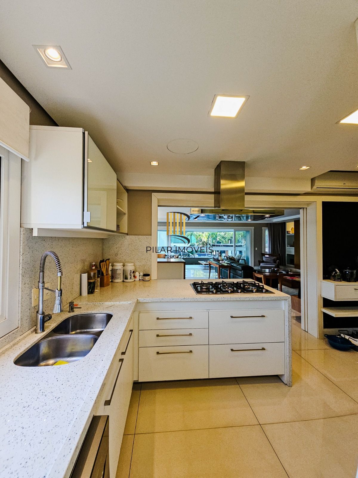 Apartamento com 202m², 3 suítes, lareira, churrasqueira, 3 vagas, infraestrutura completa, no Bela Vista.