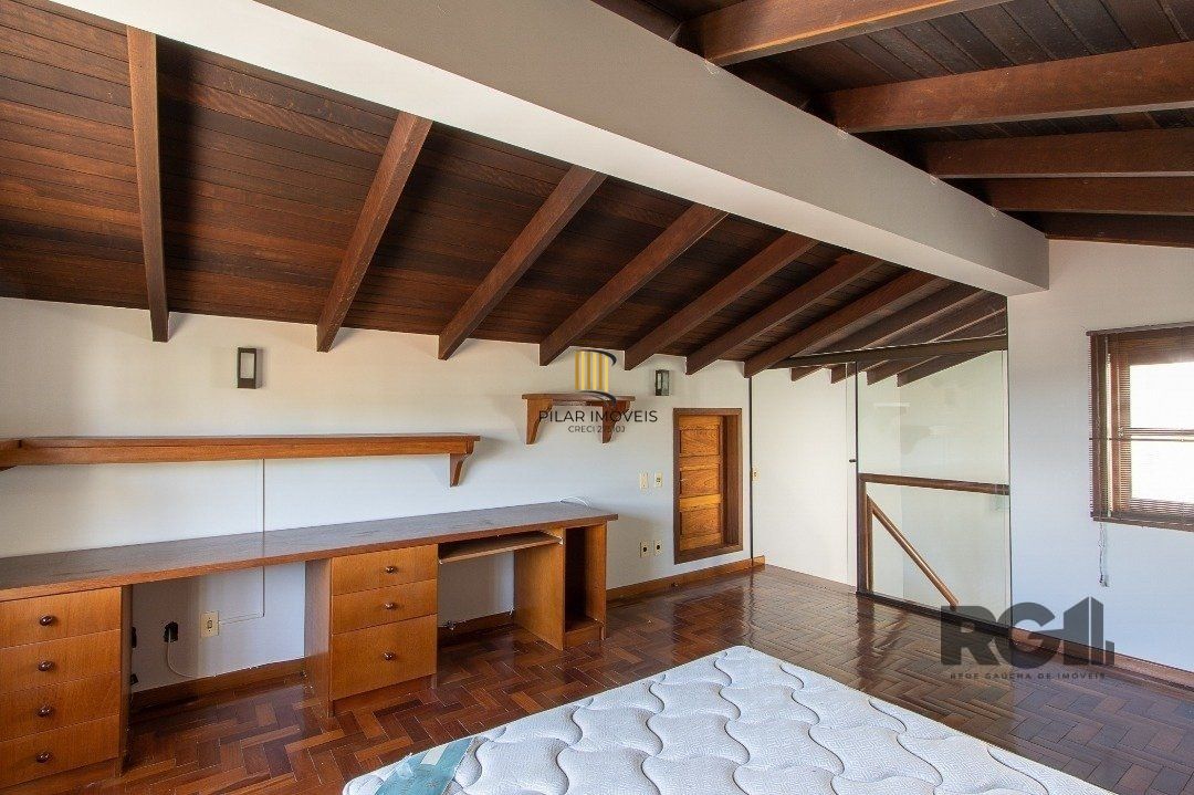 BELO SOBRADO, 3 QUARTOS, 1 SUITE, PISCINA, 320m² PRIVATIVOS - TRISTEZA