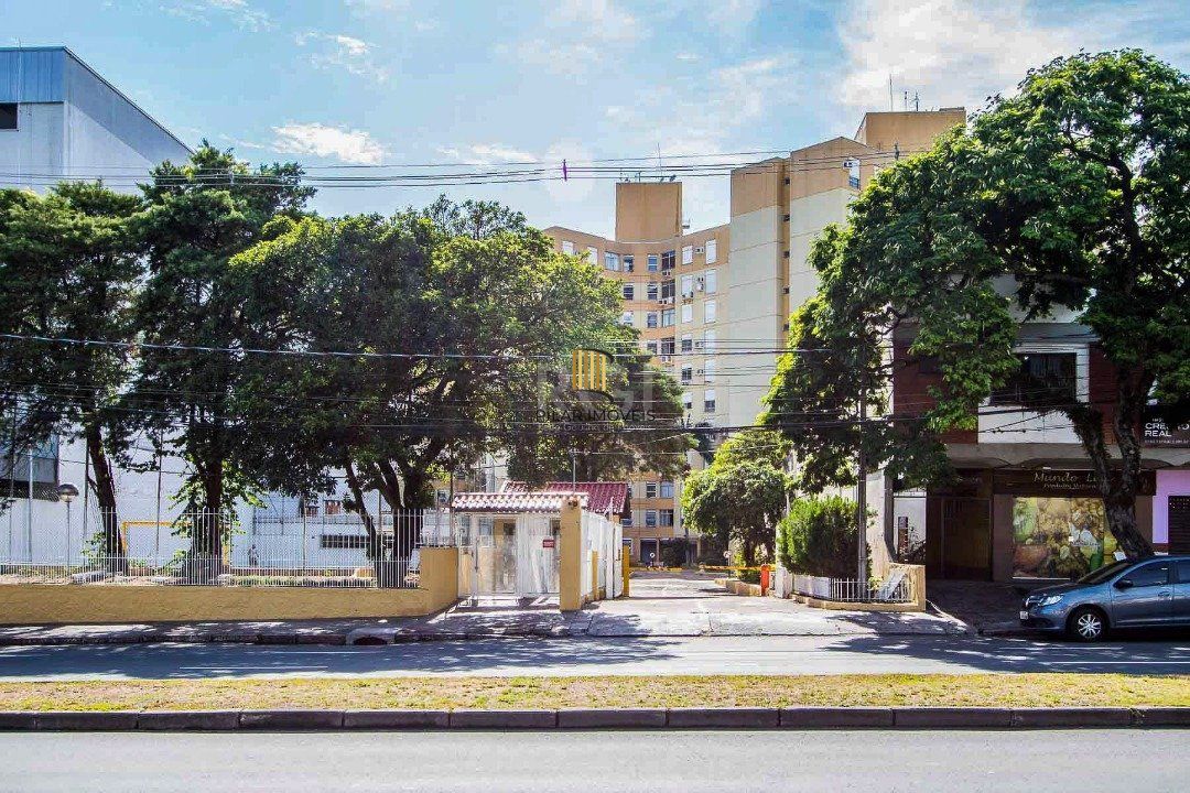 Apartamento de 1 dormitório, living, cozinha, área de serviço e banheiro social.
