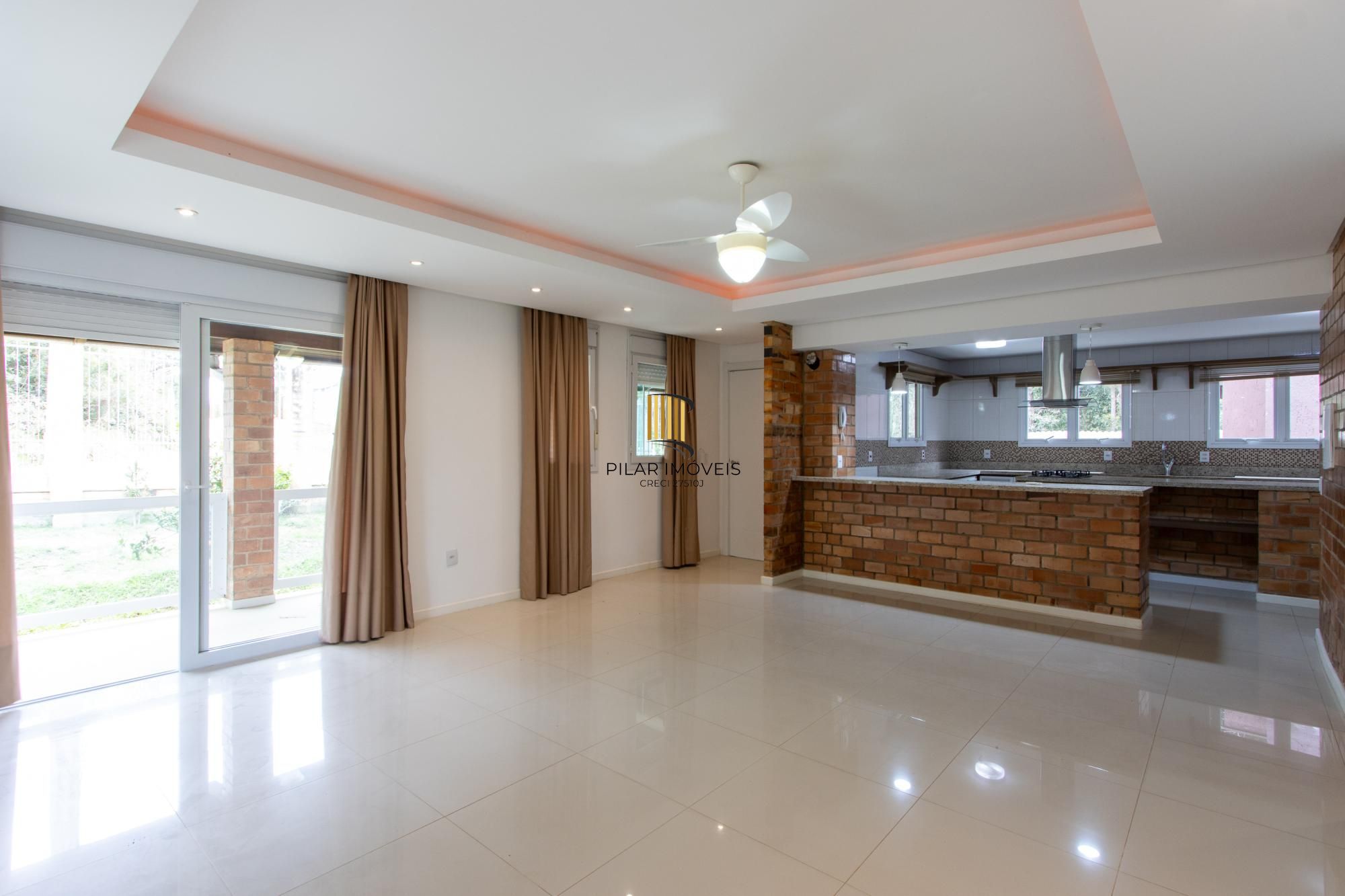 Casa de alvenaria, com 3 dormitórios, 1 suíte, living, cozinha, lavanderia, churrasqueira, banheiro social, pátio e 4 vagas de garagem. - Pilar Imóveis