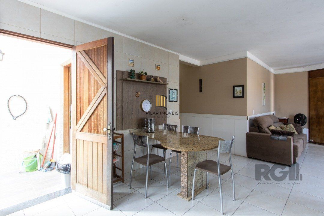 Casa 6 dormitórios no bairro Tristeza