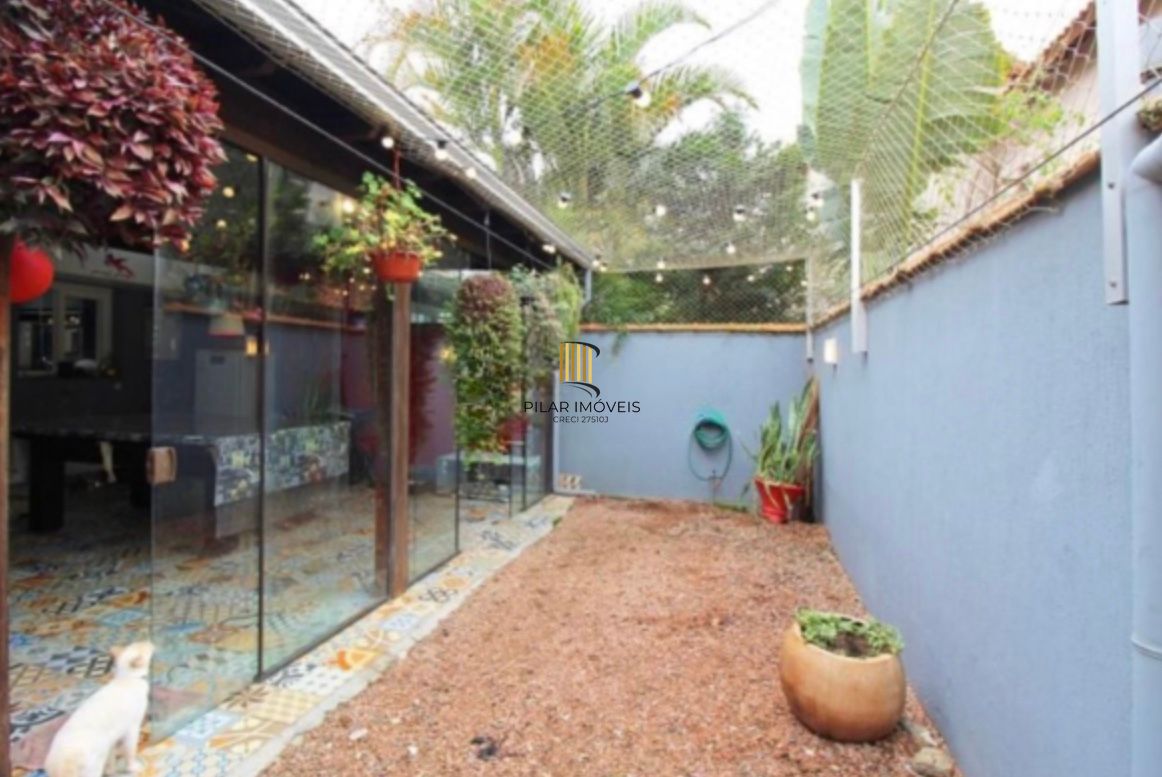 Casa com 2 Dormitórios + Sótão (3º Dormitório) – Ampla, Confortável e Completa