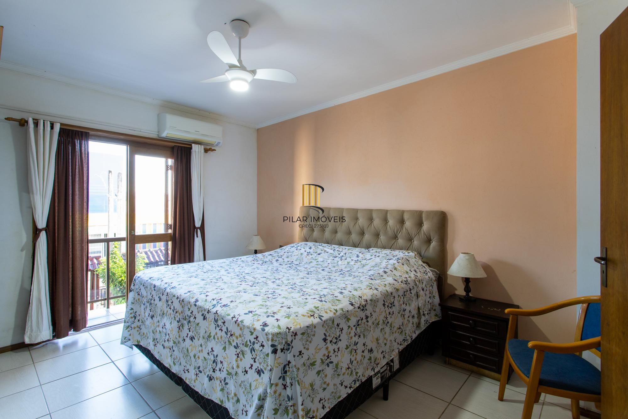 Casa 3 dormitórios no bairro Hípica