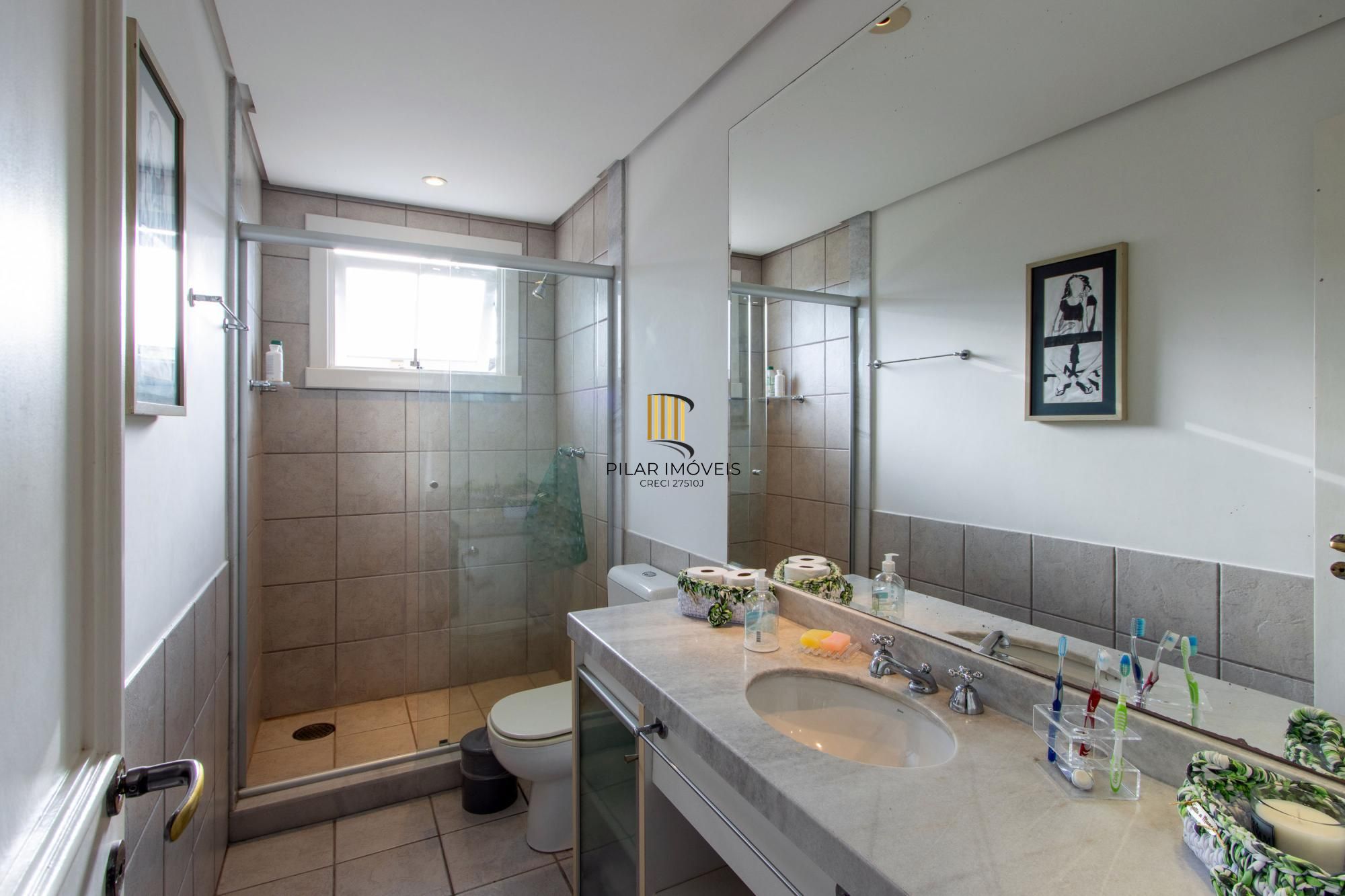 Casa térrea/2.371m2 de terreno no Condomínio Terra Ville, com fundo para o lago.