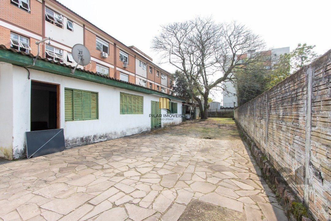 Casa 7 dormitórios no bairro Camaquã