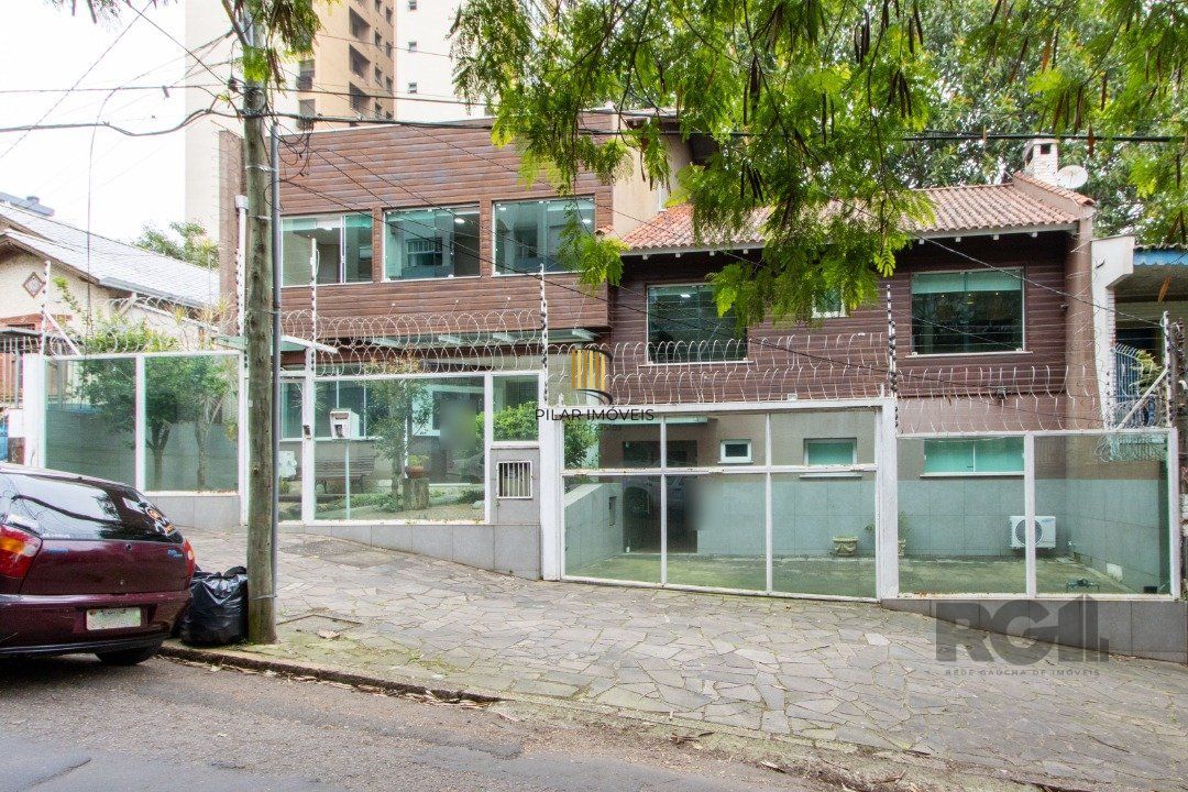 Excelente casa comercial com aproximadamente 300m² de área construída