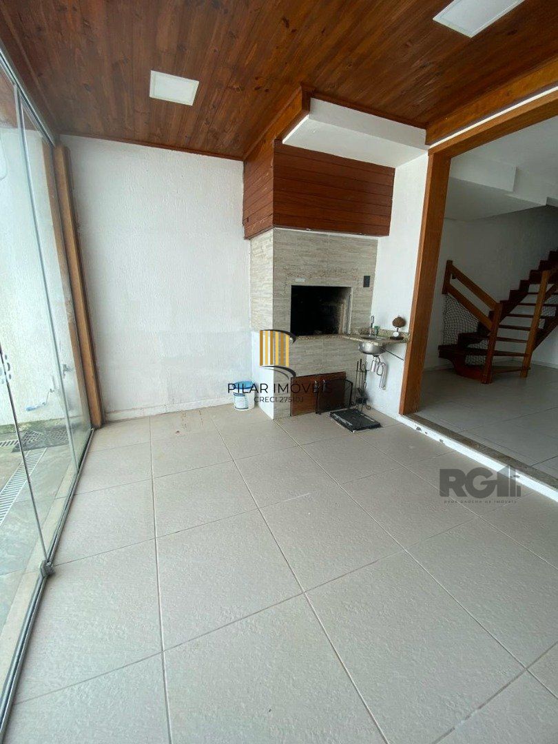 Casa 3 dormitórios no bairro Guarujá