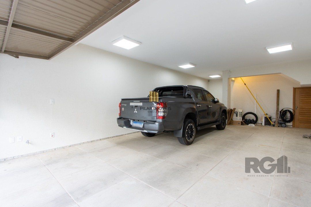 Casa com 5 suites com area privativa 714,00