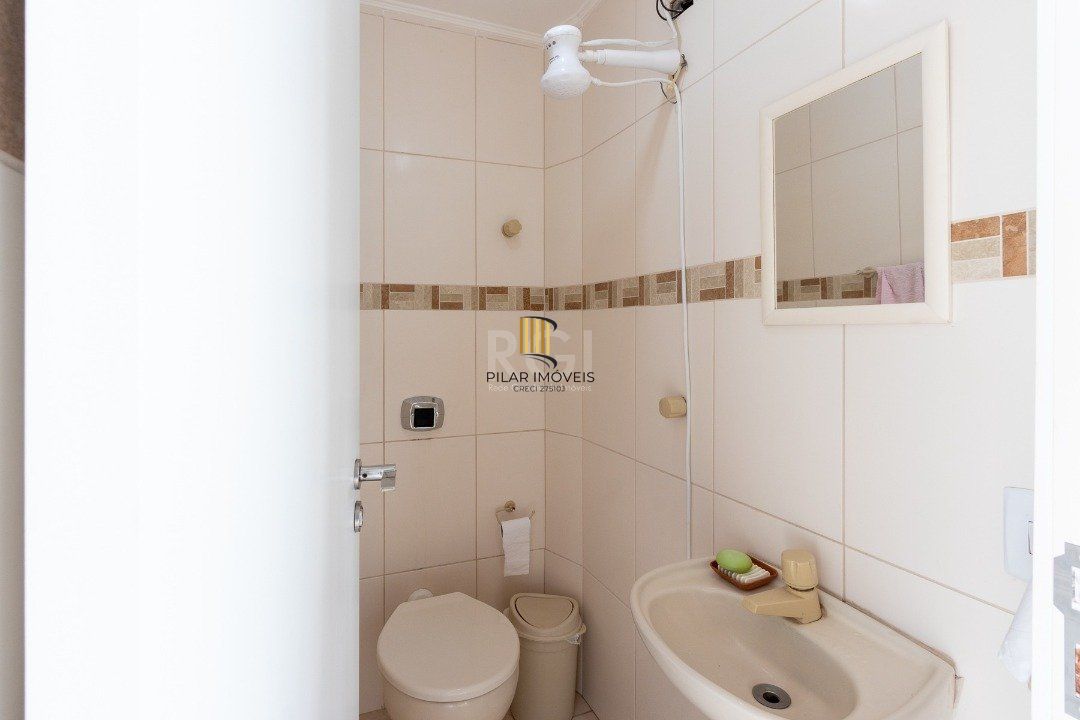 Casa Condominio para Venda - 240m², 4 dormitórios, sendo 1 suites, 2 vagas - Ipanema