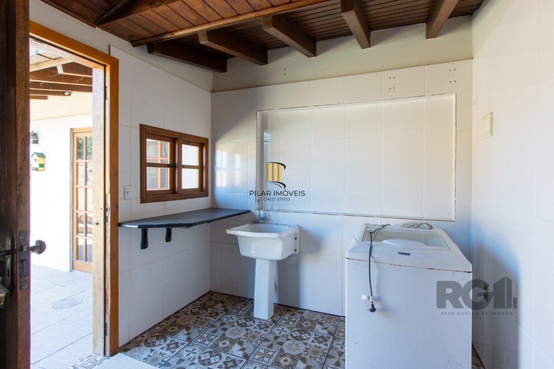 Casa 5 dormitórios no bairro Nonoai