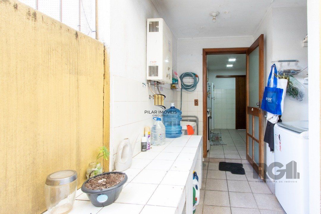 Casa de 3 dormitórios à venda na Tristeza - Zona sul de Poa.