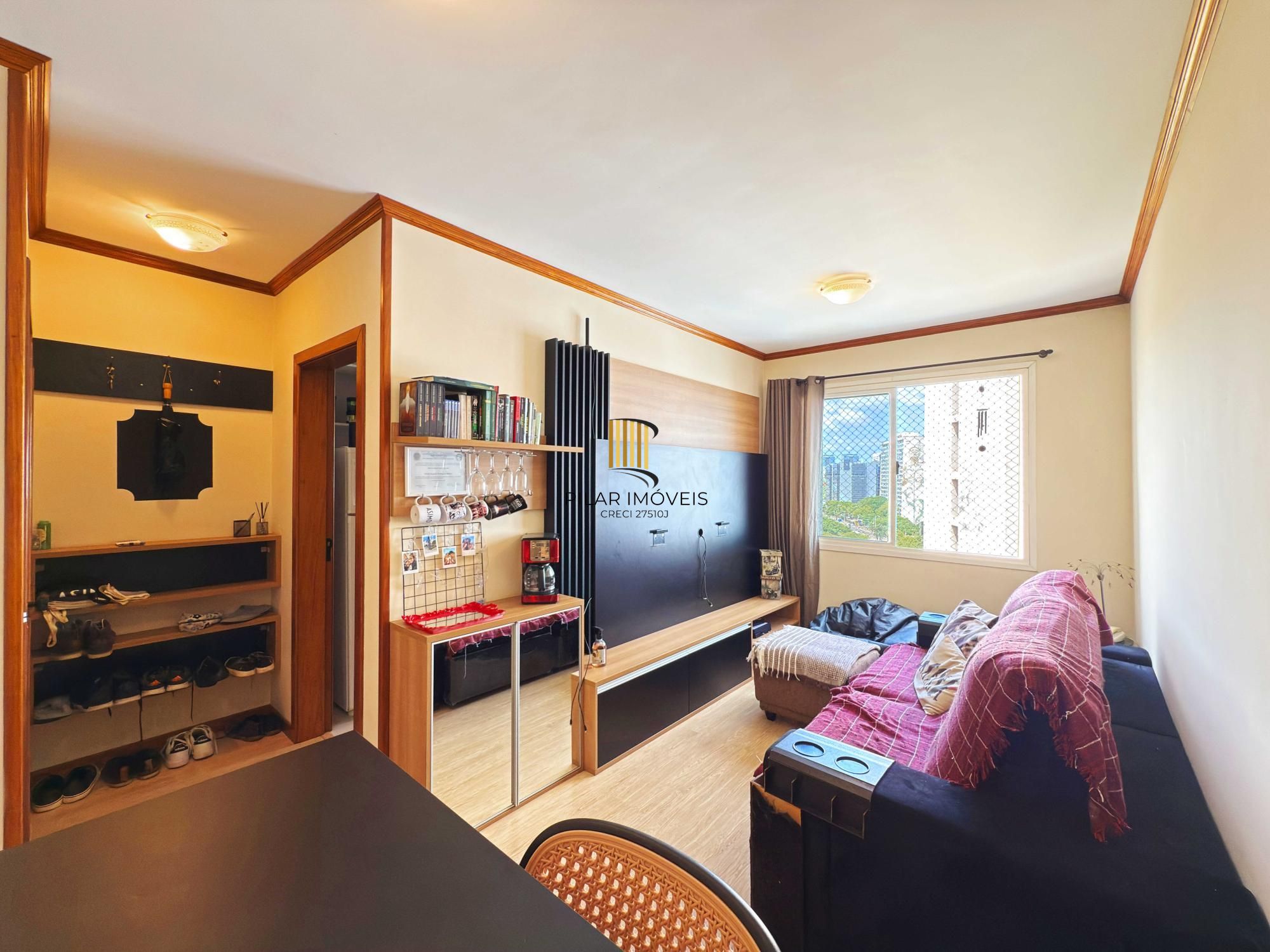 Apartamento de 2 dormitórios e 1 vaga de garagem no Centro Histórico.