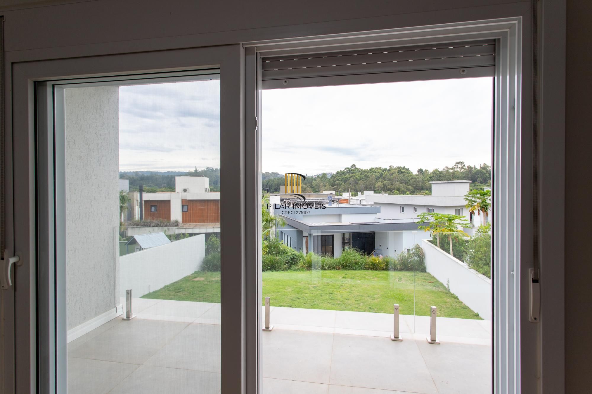 Casa Condominio para Venda - 300m², 3 dormitórios, sendo 3 suites, 2 vagas - Alphaville