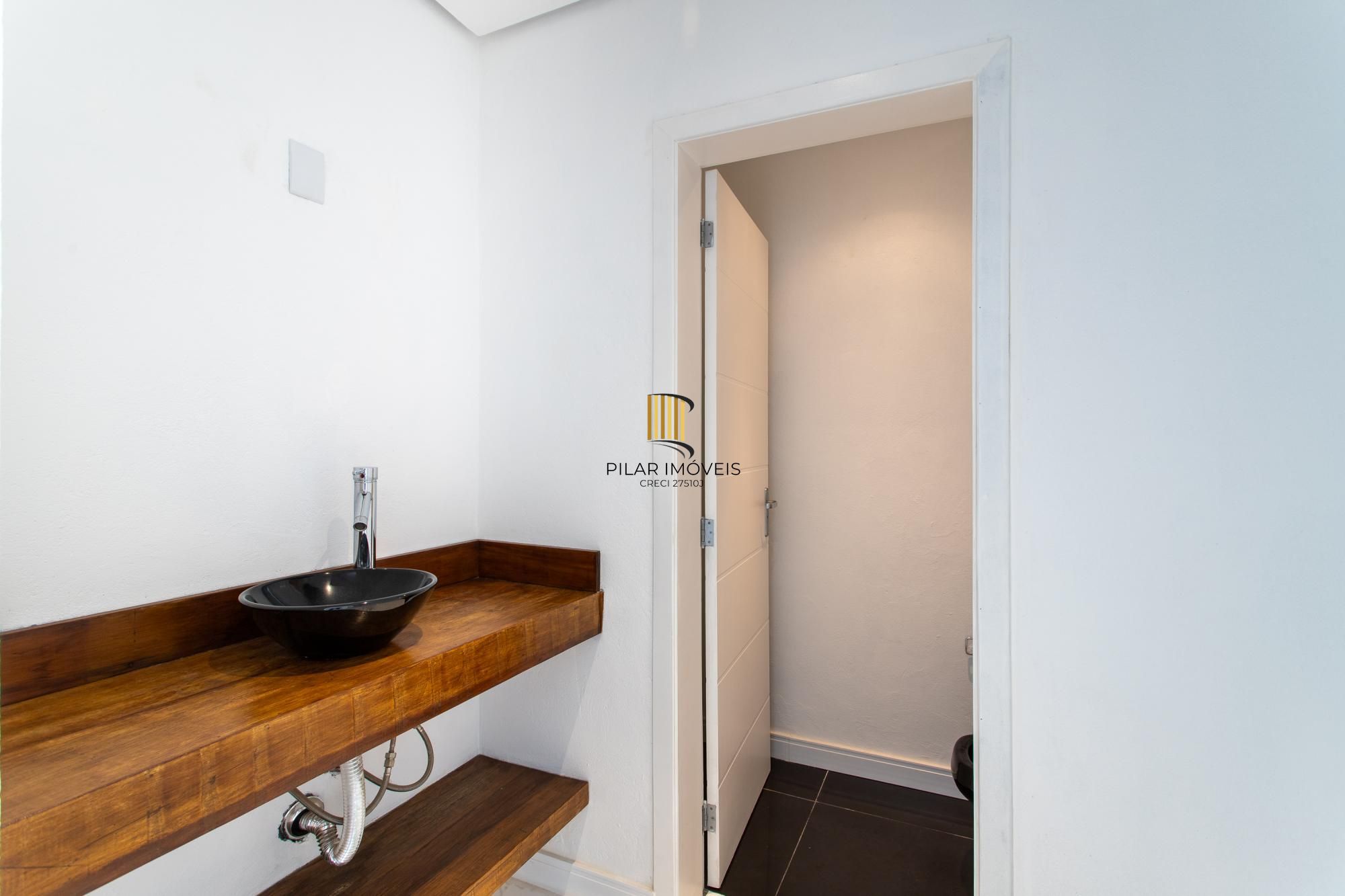 Casa em condomínio no Terra Ville  .Esta casa de alto padrão, dispõe de 4 suítes