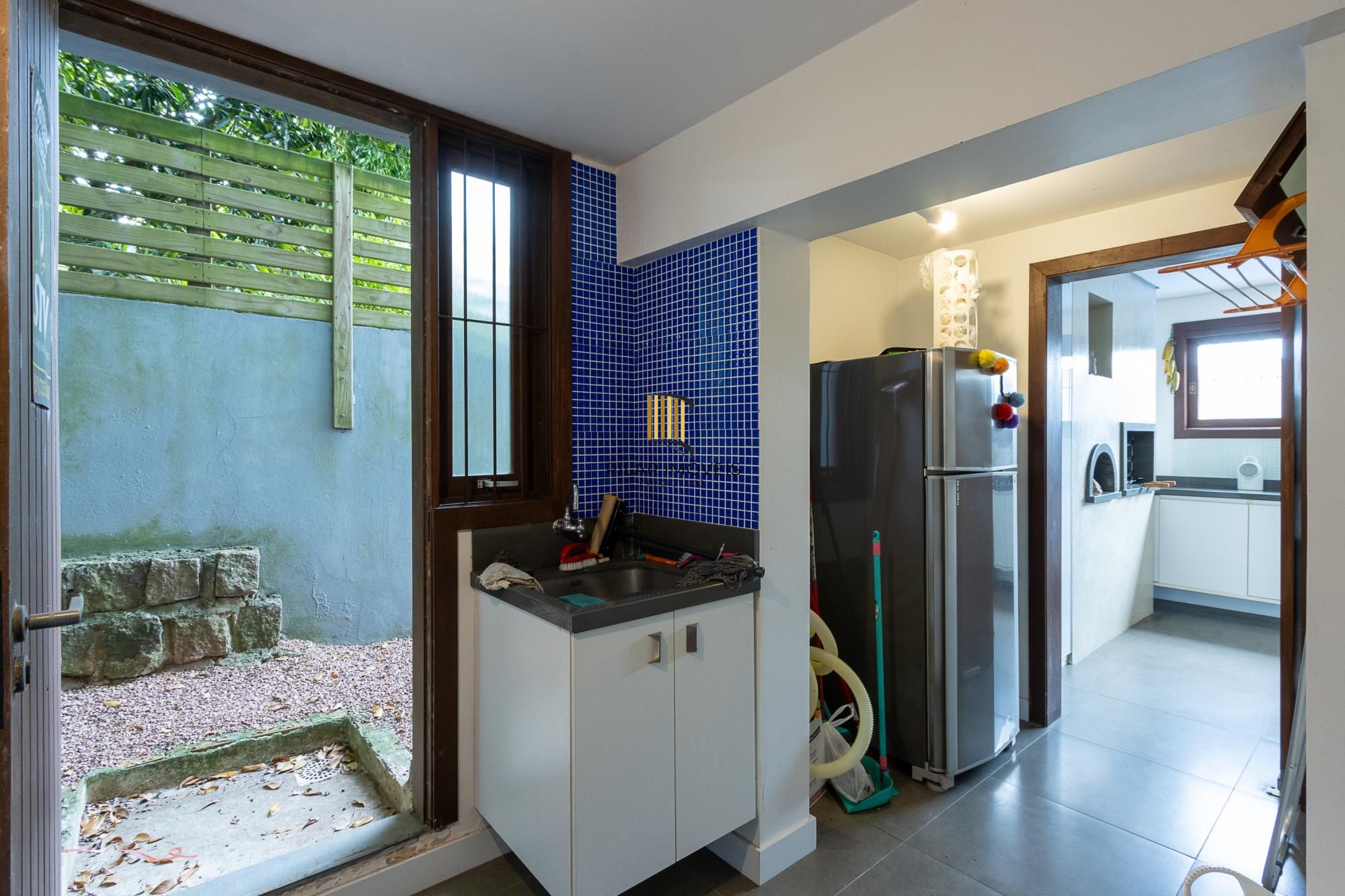 Casa com 6 quartos à venda  bairro Espírito Santo, Porto Alegre.