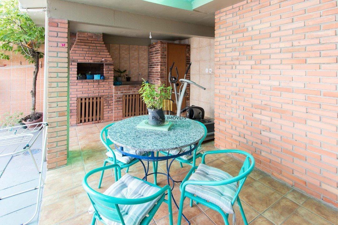 Casa para Venda - 211m², 3 dormitórios, 3 vagas - Vila Nova