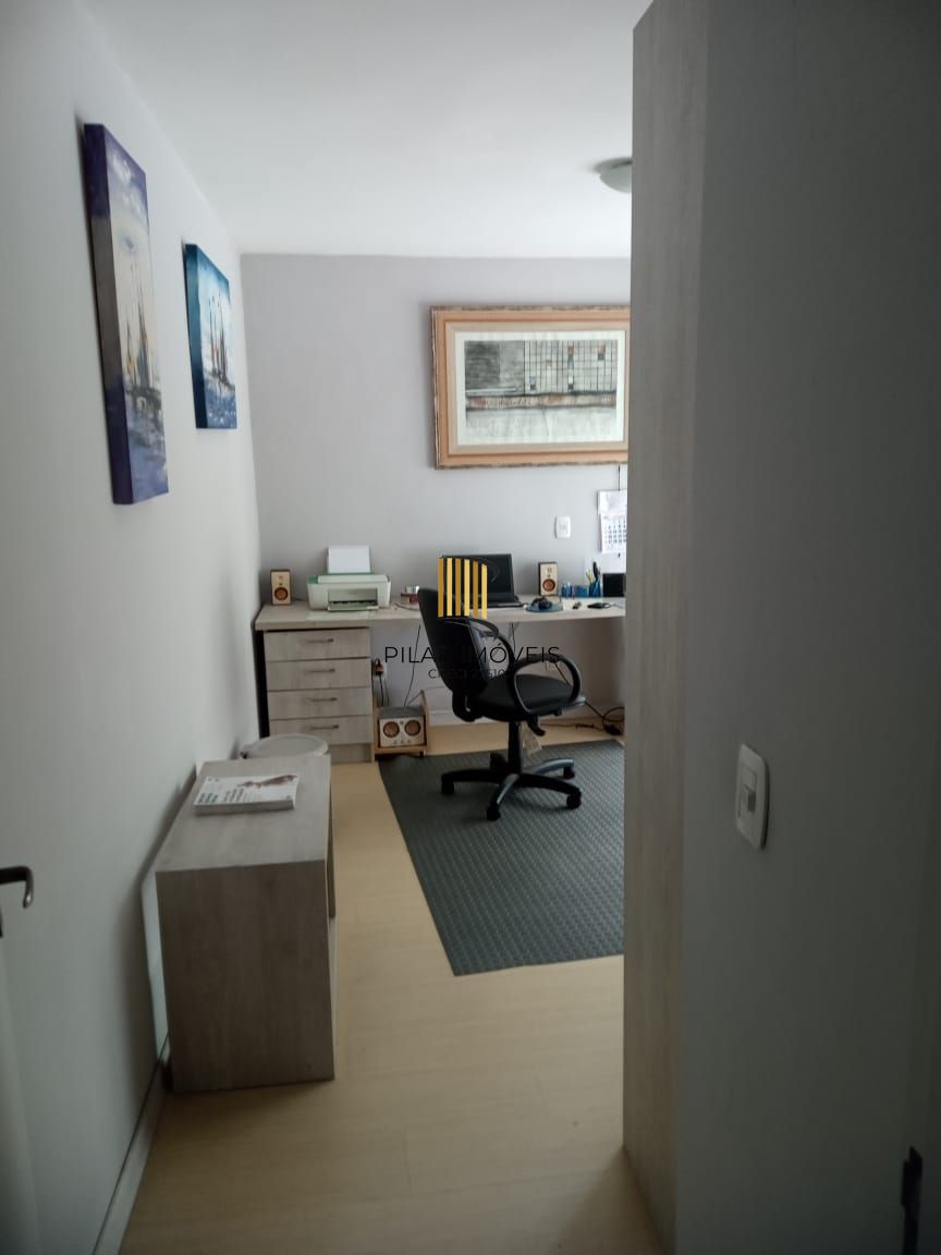 **Prédio Comercial Desocupado à Venda na Azenha, Porto Alegre, RS**