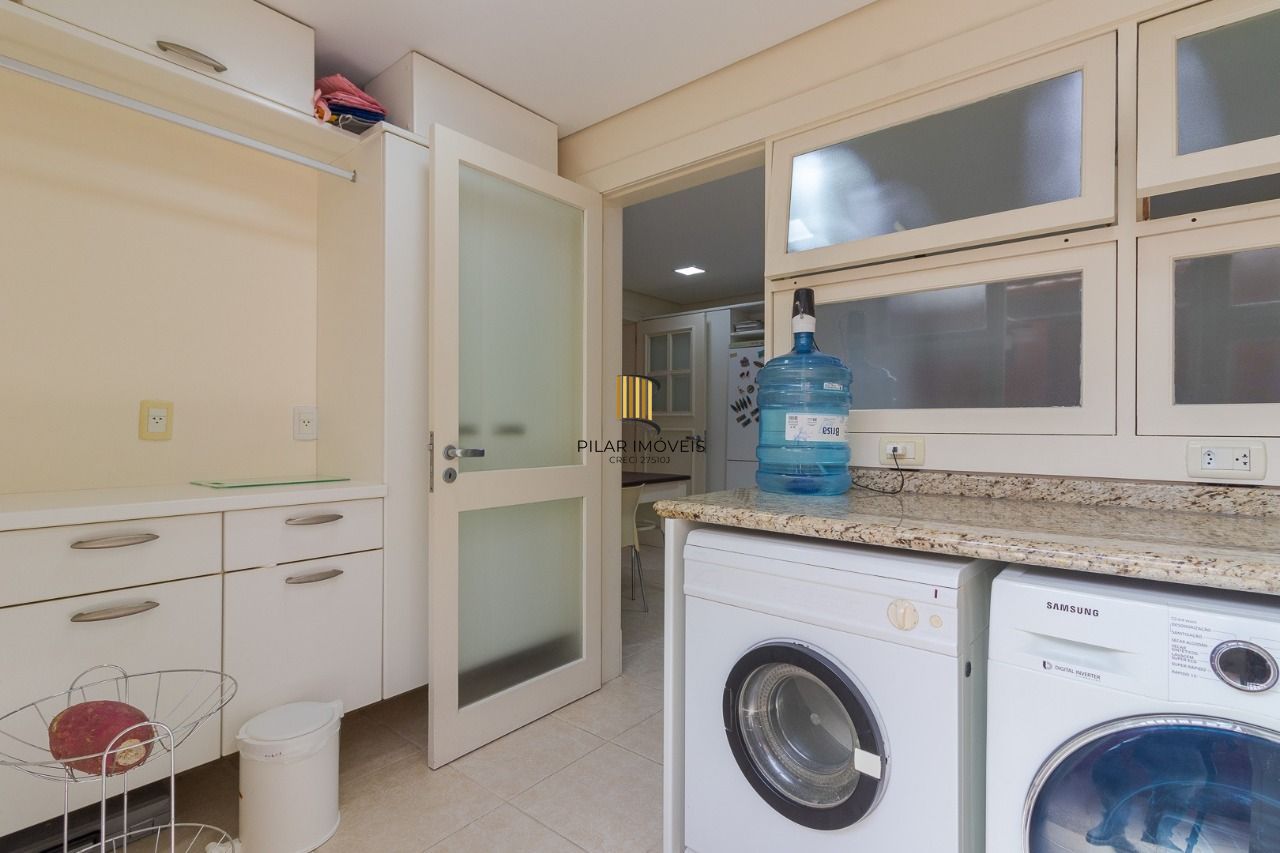 Casa em Condomínio com 487m² | 4 Dormitórios sendo 4 suítes, 3 vagas, no Bairro Três Figueiras, Porto Alegre